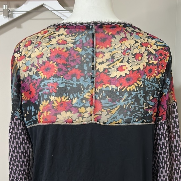 Anthropologie TINY Raye Black Floral
Sheer Sleeve Top Boho Round Neck Sz M - Picture 10 of 15